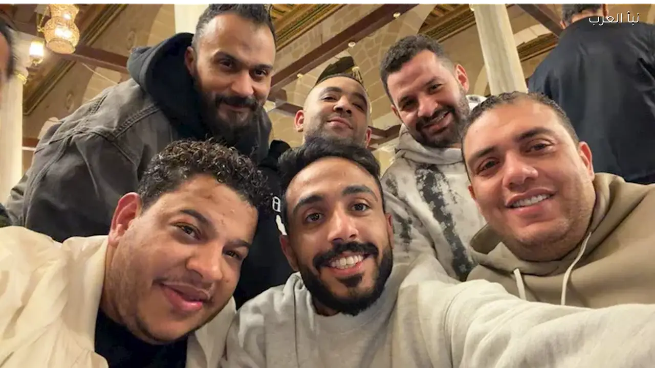 إبراهيم سعيد وكهربا في صلاة الفجر بمسجد الحسين