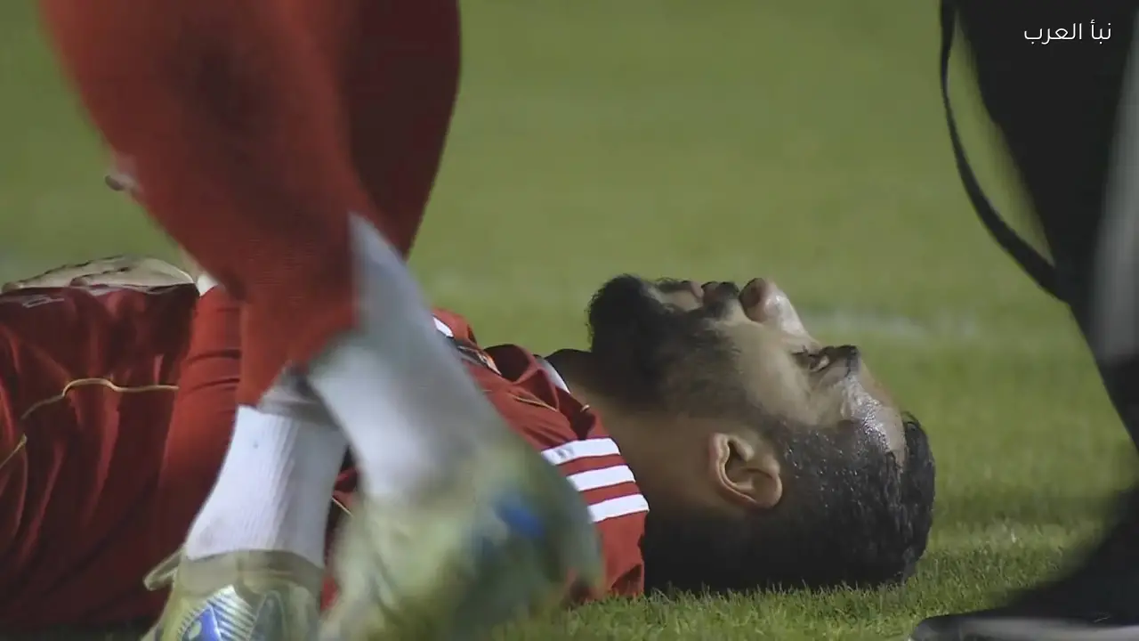 إصابة كريم فؤاد بكدمة في الركبة خلال مباراة الأهلي اليوم