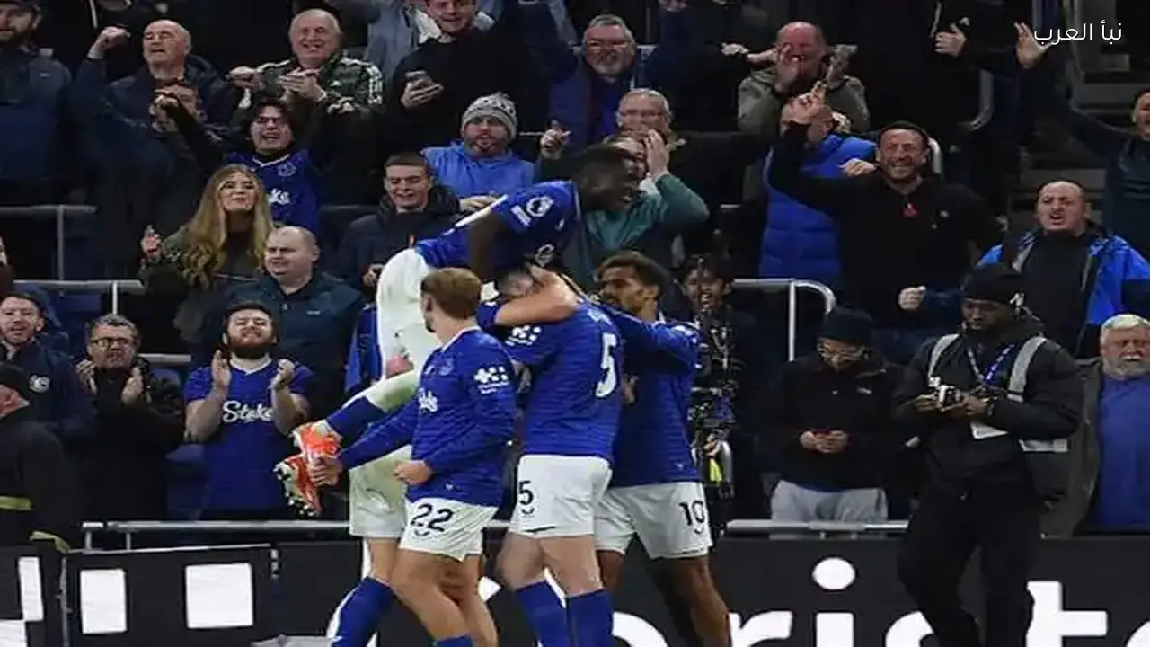 إيفرتون يستضيف بيرنلي اليوم في مواجهة تاريخية لتأكيد التفوق