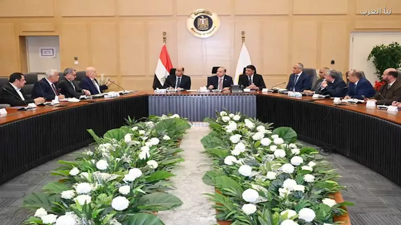 اجتماع وزراء الاستثمار والصناعة والعمل مع المجلس التصديري للملابس اليوم