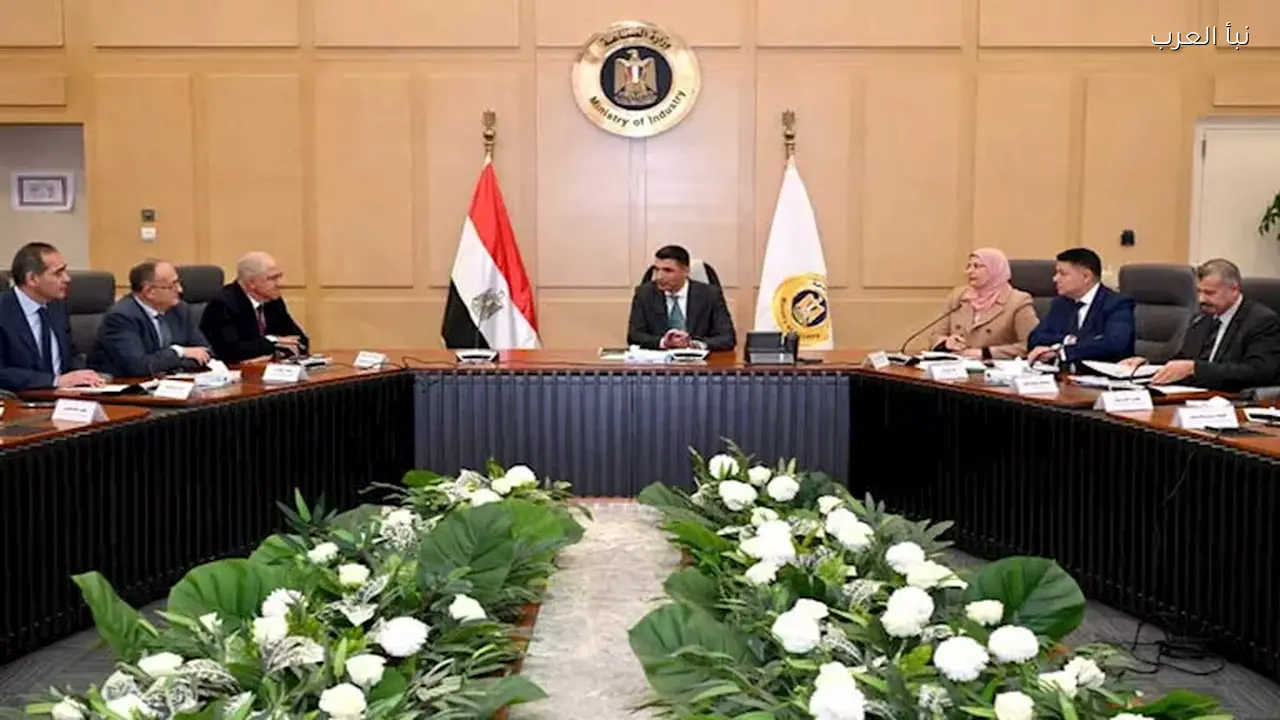 اجتماع وزير الصناعة مع اتحاد الصناعات لبحث التحديات اليوم