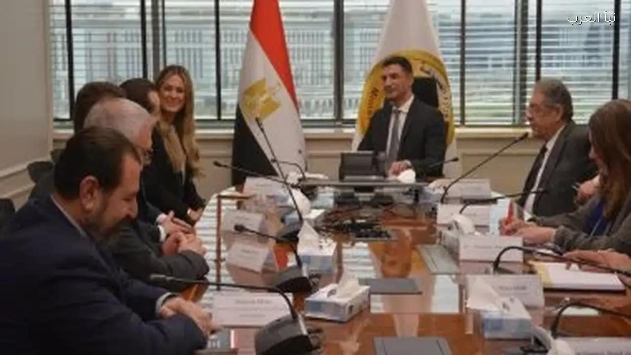 اجتماع وزير الصناعة مع مرسيدس-بنز اليوم لتعميق صناعة السيارات في مصر