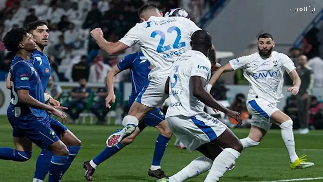 الهلال يتخطى الفتح ويواصل ملاحقته للصدارة في الدوري