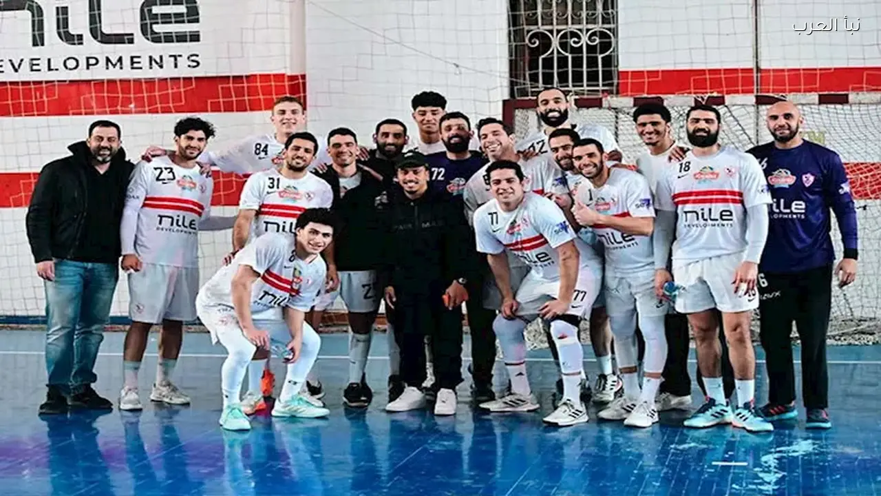 بيزيرا يؤازر لاعبي يد الزمالك في مباراة البنك الأهلي