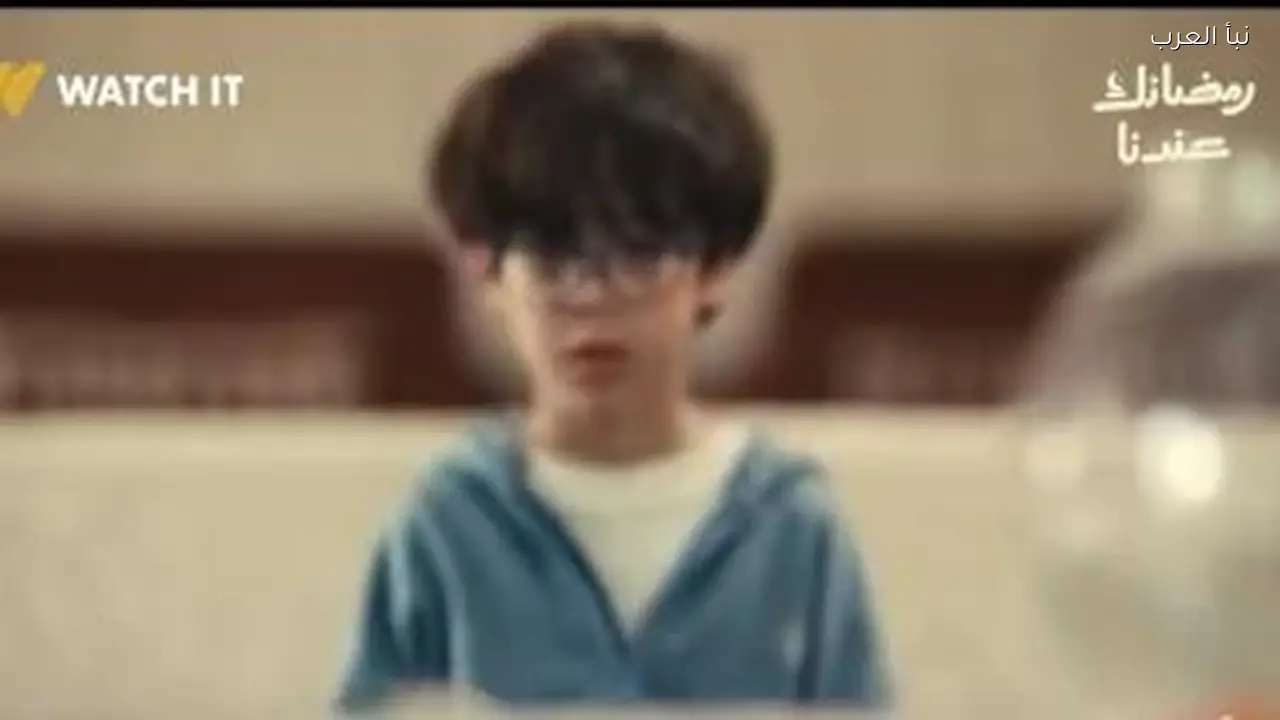 تامر عاشور يغني تتر البداية لمسلسل “اللون الأزرق” الحلقة 1