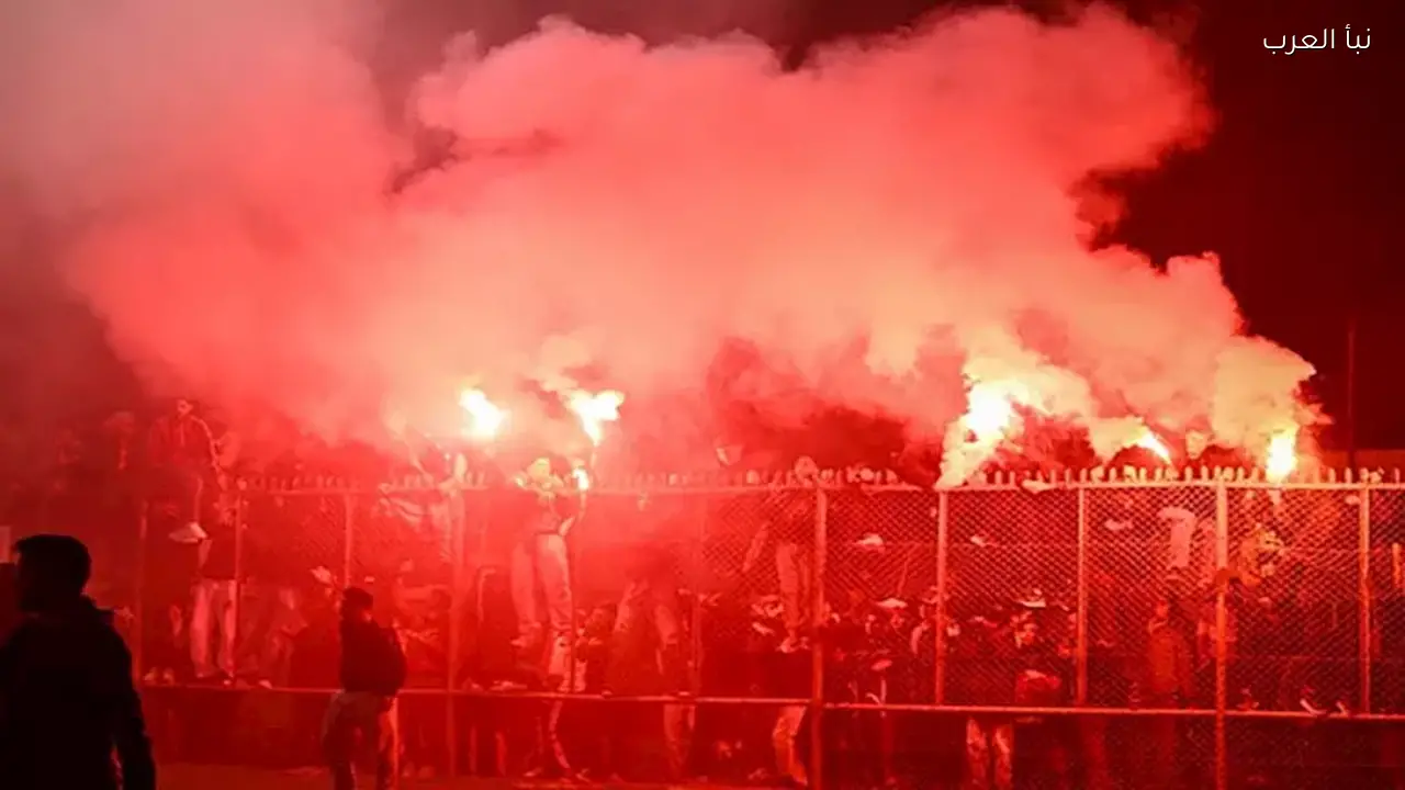 جماهير الترجي التونسي تؤازر فريقها بالشماريخ قبل مواجهة الأهلي