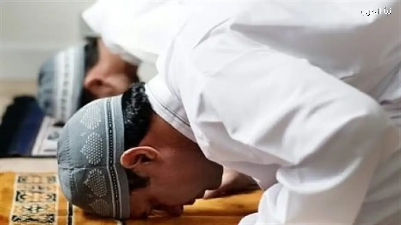 دار الإفتاء توضح أحكام حمل المصحف في صلاة التهجد