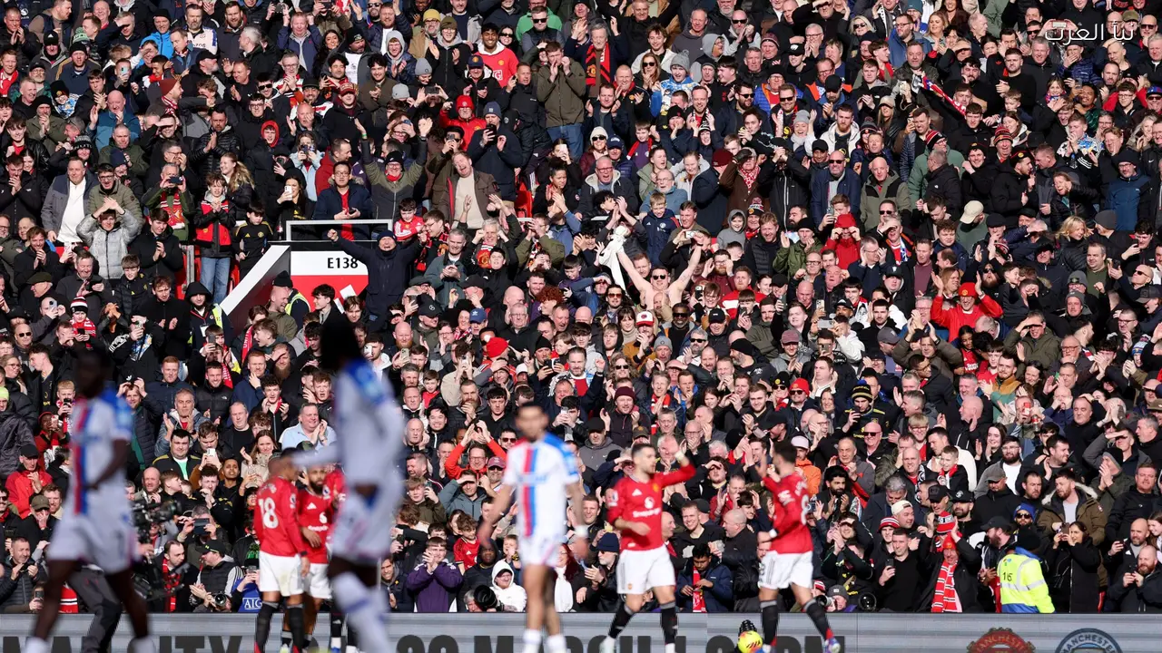 راتكليف يثير غضب جماهير اليونايتد بتصريحاته العنصرية