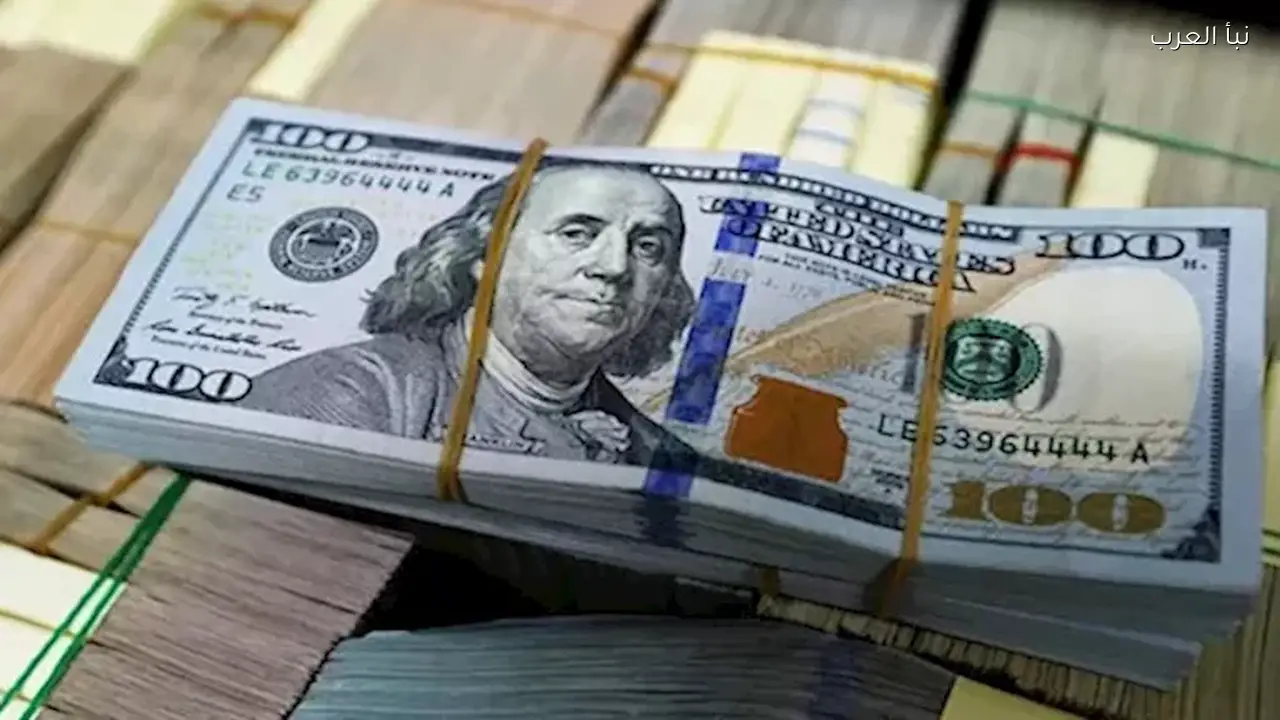 سعر الدولار يرتفع في 3 بنوك ببداية تعاملات اليوم