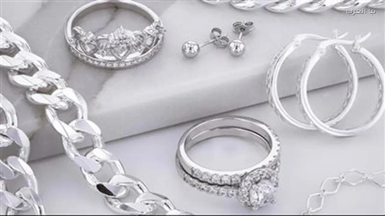 سعر الفضة يرتفع محليًا رغم خسائر الدولار العالمية