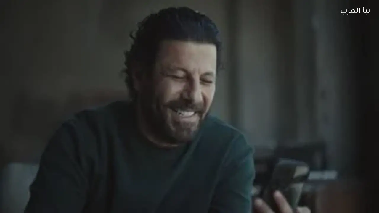 سلمى تطمئن على ناصر ويونس خلال عرض طاير يا هوى لمحمد رشدي