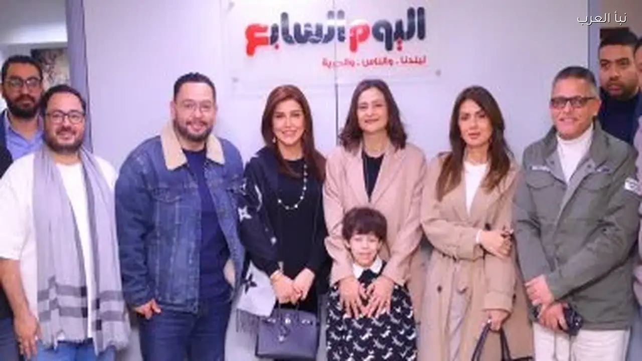 صناع مسلسل اللون الأزرق في جولة مع «نبأ العرب» قبل تكريمهم