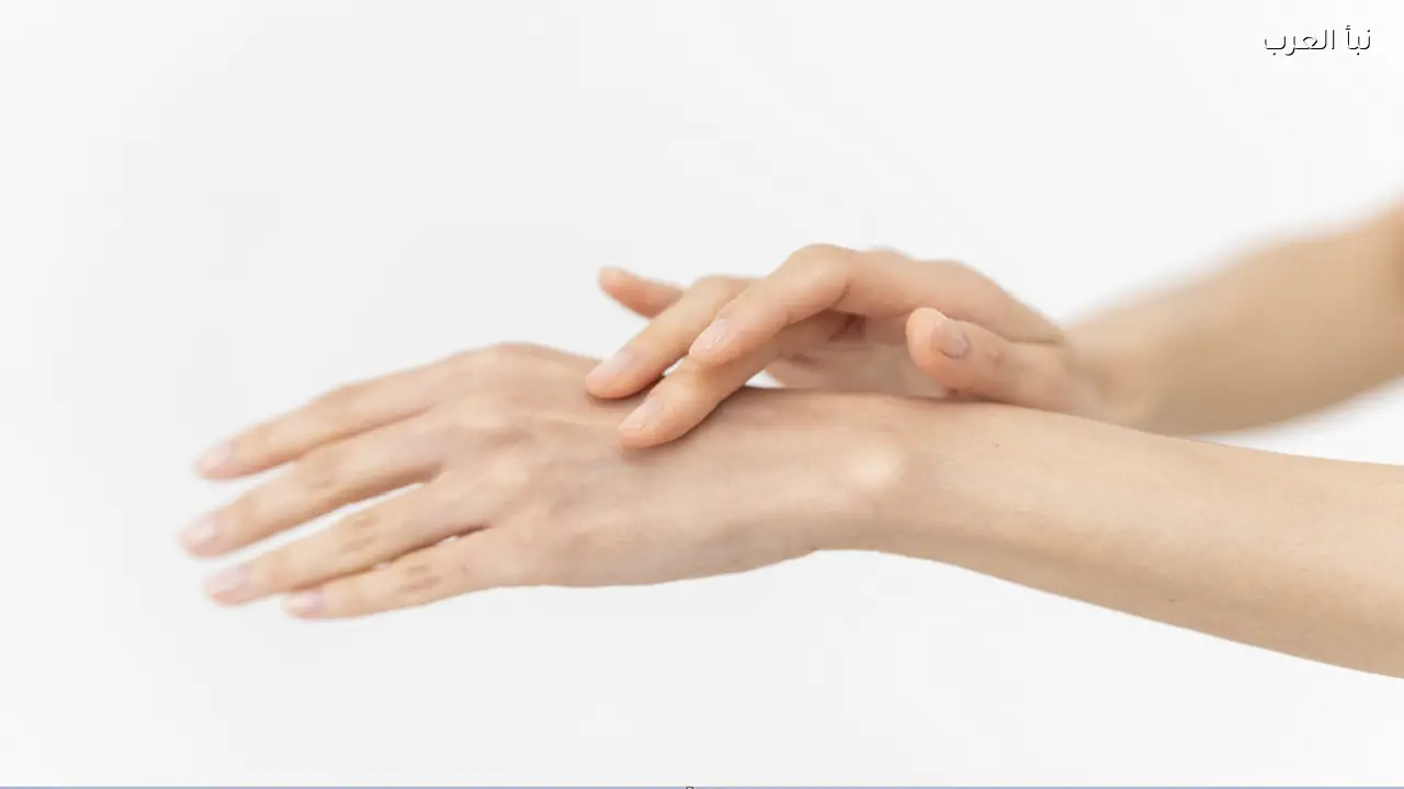 صورة لظهر اليد تكشف عن مرض نادر وخطير مؤخراً