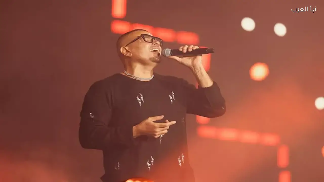 عمرو دياب يؤجل حفله الغنائي في دبي إلى موعد لاحق