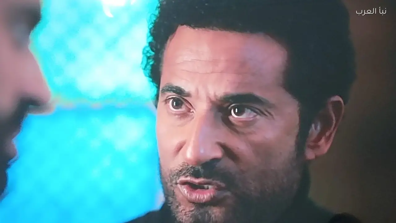 عمرو سعد في مسلسل إفراج الحلقة 17 يكتشف سرقة سيارته ويتهم تارا عماد بالخيانة