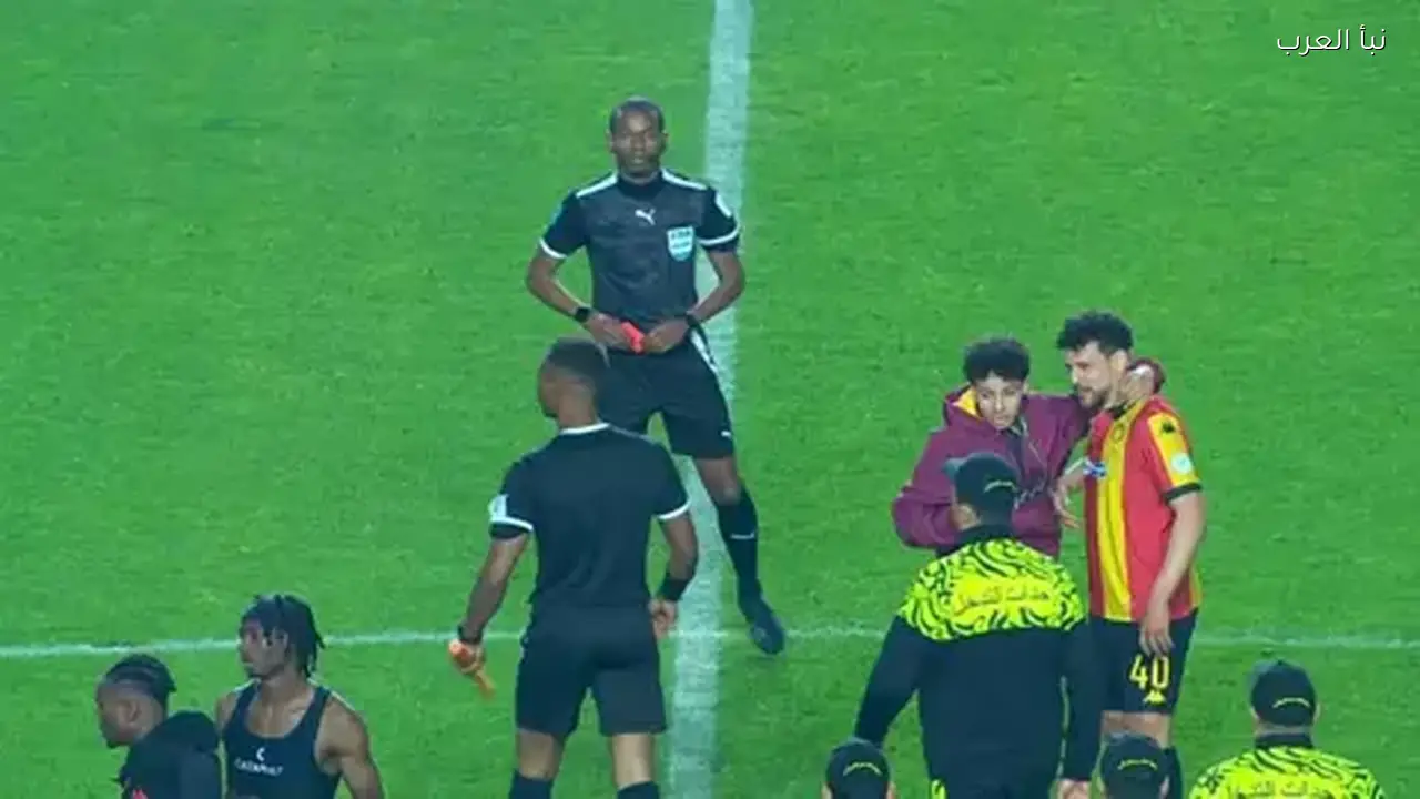 عيسى سي يشرح سبب البطاقة الحمراء في مباراة الأهلي والترجي