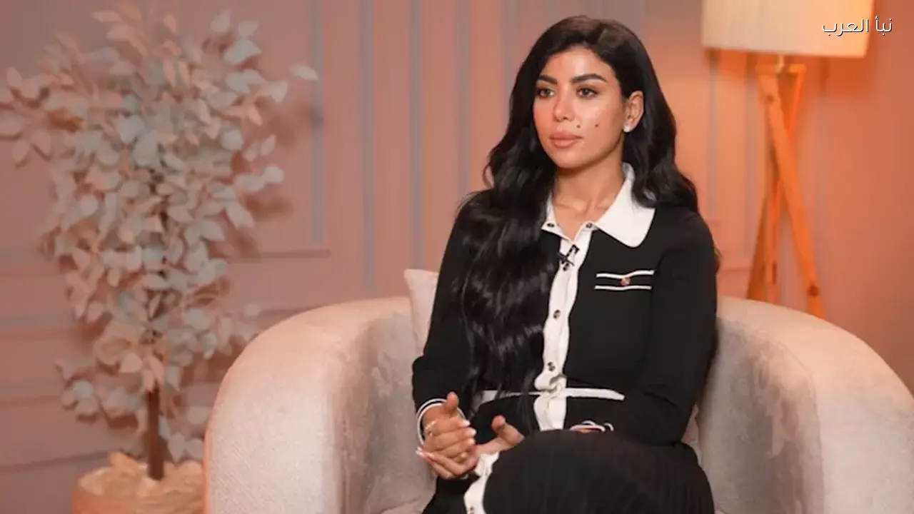 كارولين عزمي تستعرض كواليس جلسة تصوير جديدة أمام الأهرامات