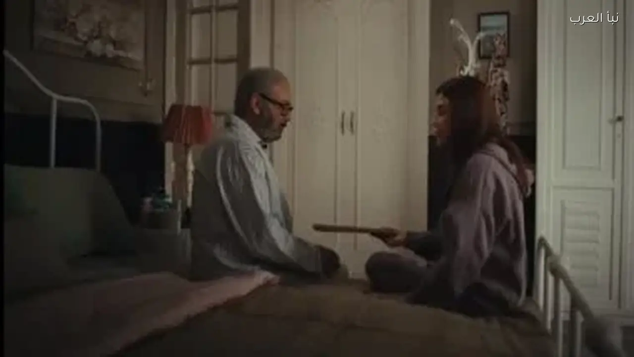 كمال أبو رية يطمئن جومانا مراد في الحلقة 7 من مسلسل اللون الأزرق