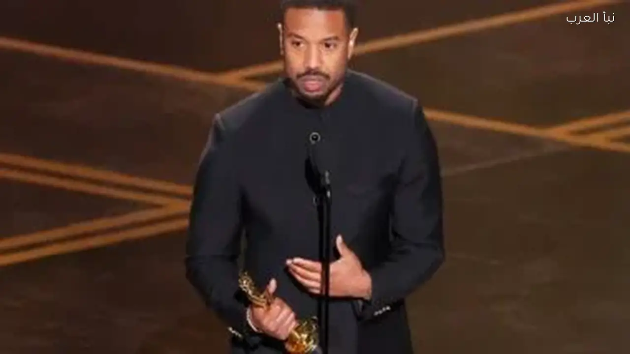 مايكل بي جوردان يحصل على أول أوسكار ويشيد بدينزل واشنطن وهالي بيري