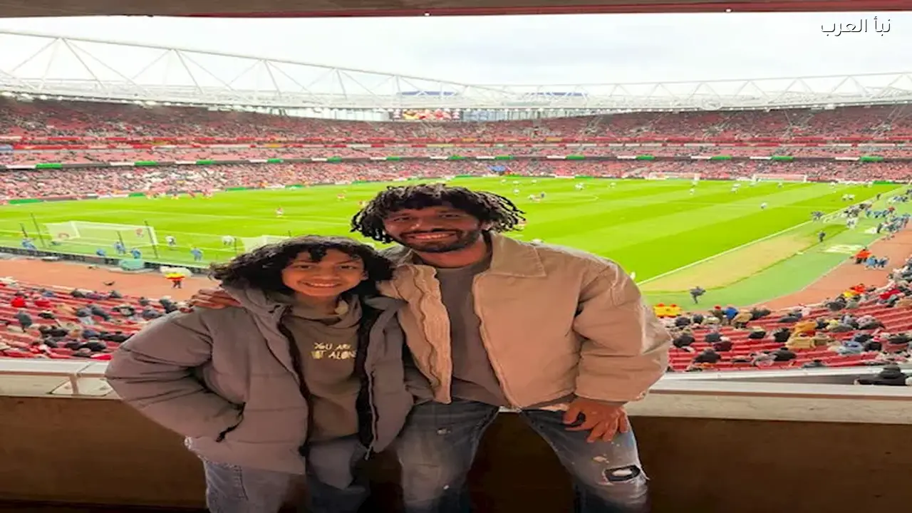 محمد النني ينشر صورًا مع نجله خلال مباراة أرسنال