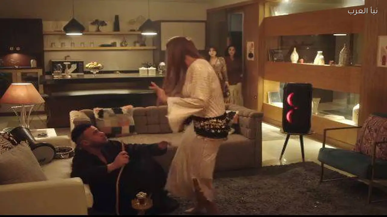 محمد عادل إمام يعلق على مشهد زيجاته الثلاثة في الحلقة 20 من “الكينج”