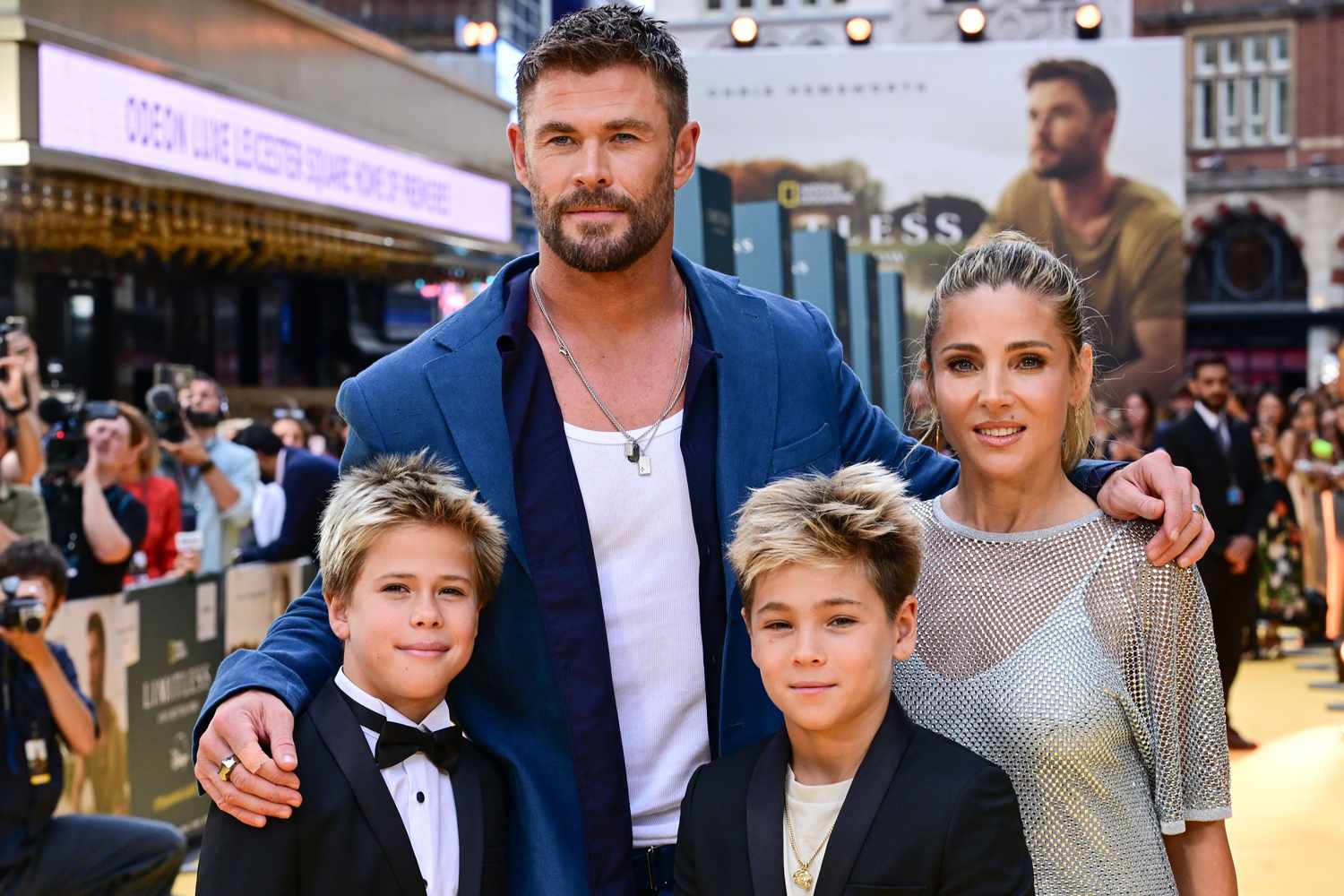 كريس هيمسوورث وابنائه