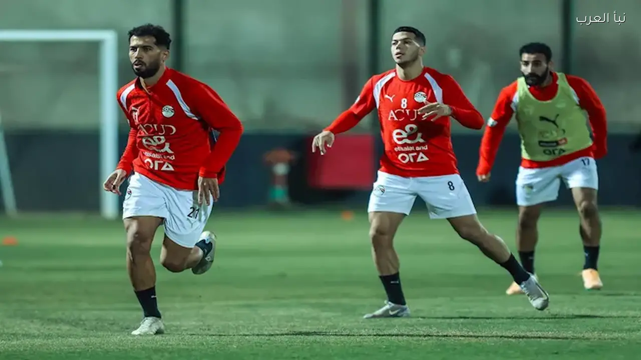 هاني أبو ريدة يتابع مران منتخب مصر قبل مواجهة السعودية