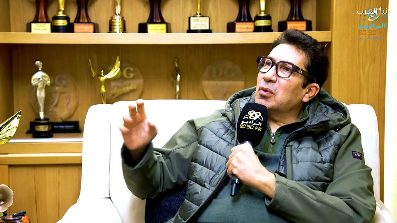 هاني رمزي يتحدث عن فقدان والدته وتأثيره عليه في لقاء تلفزيوني