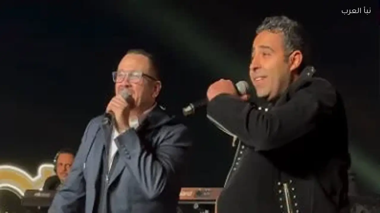 هشام عباس يحتفل بعيد ميلاد محمد عدوية ويغنيان “ناري ناري” في سهرة رمضانية