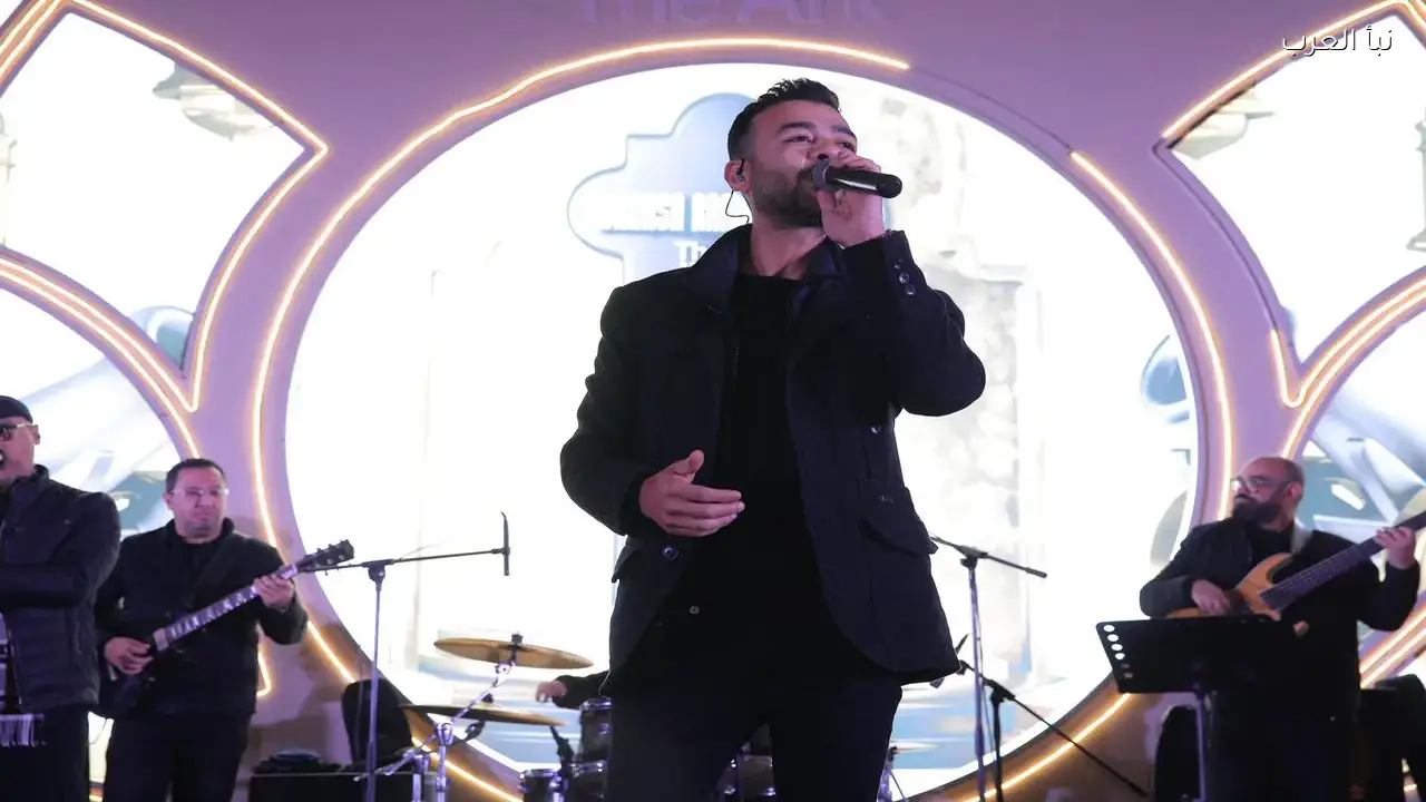 هيثم شاكر يقدم مجموعة من أغانيه في خيمة “وناسة” بحضور جماهيري كامل