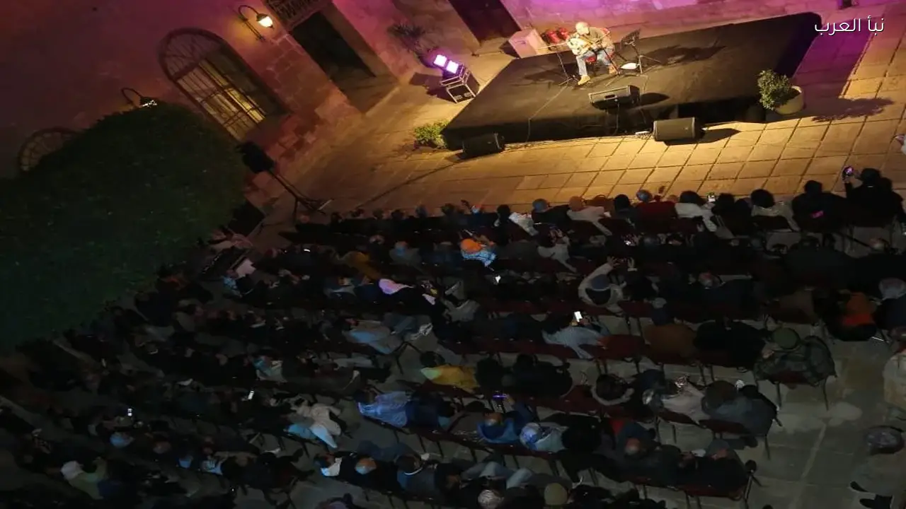 وجيه عزيز يشهد إقبالاً واسعاً في أمسية بقصر الأمير طاز