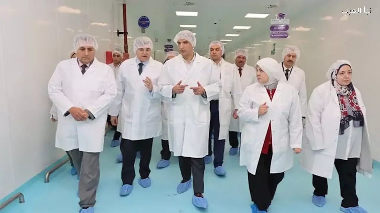 وزير الصناعة يزور مصنع “آمون للأدوية” ويؤكد دعمه للأمن الدوائي