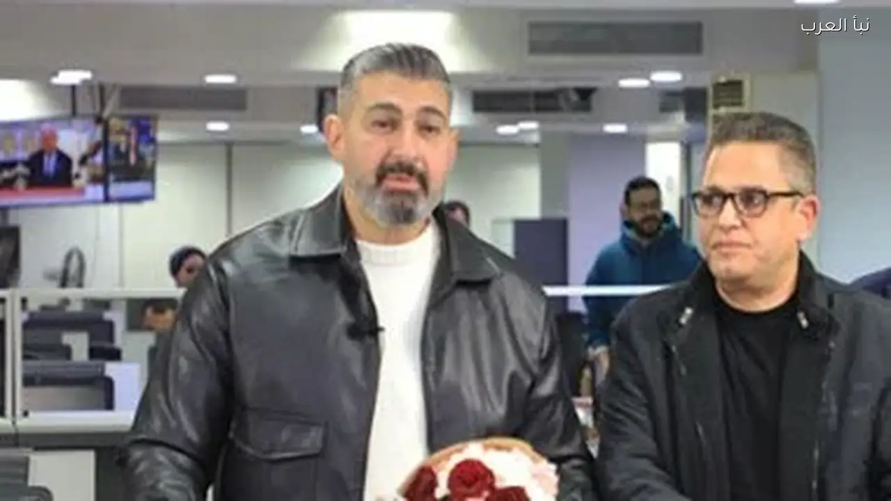 ياسر جلال يشيد بدور نبأ العرب خلال زيارته لها