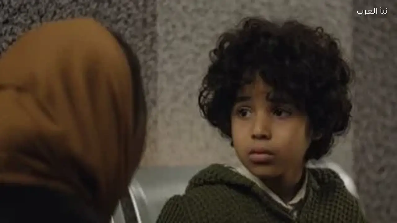 يوسف يعود إلى عائلته بعد تسليمه من قبل الشرطة في حكاية نرجس الحلقة 13