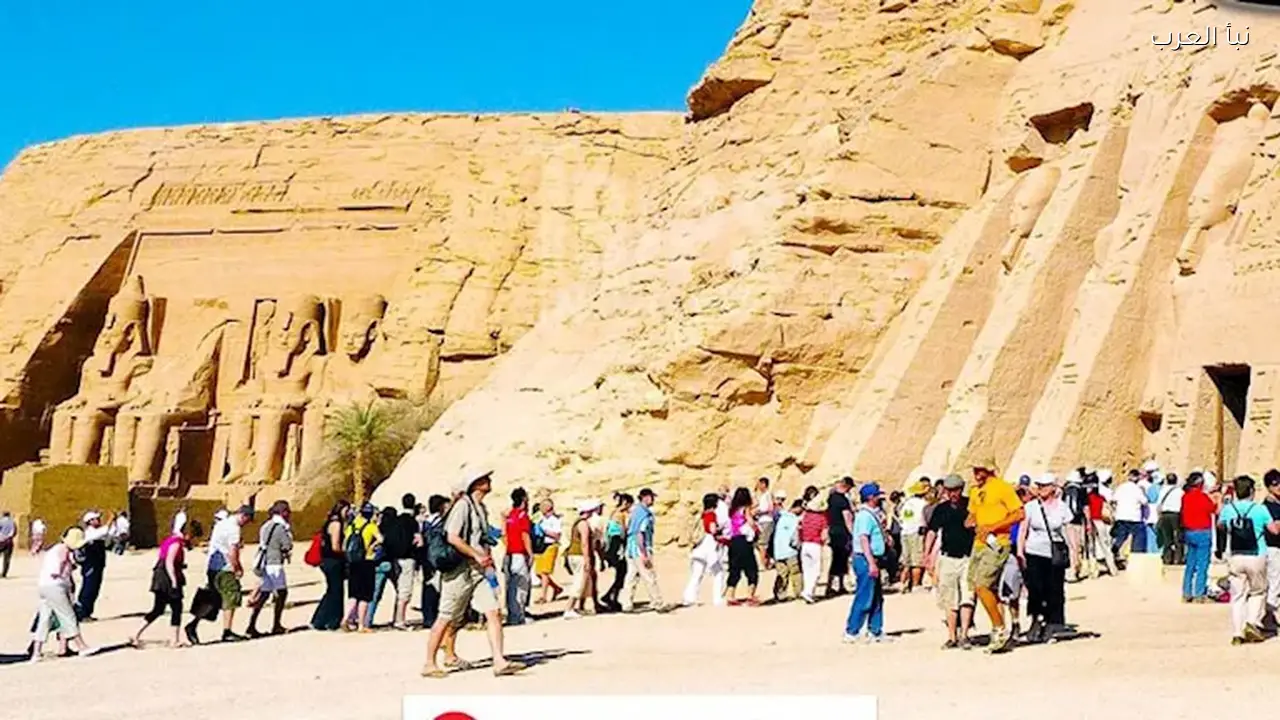 إيرادات السياحة ترتفع 17.3% إلى 10.2 مليار دولار في النصف الأول 2025-2026