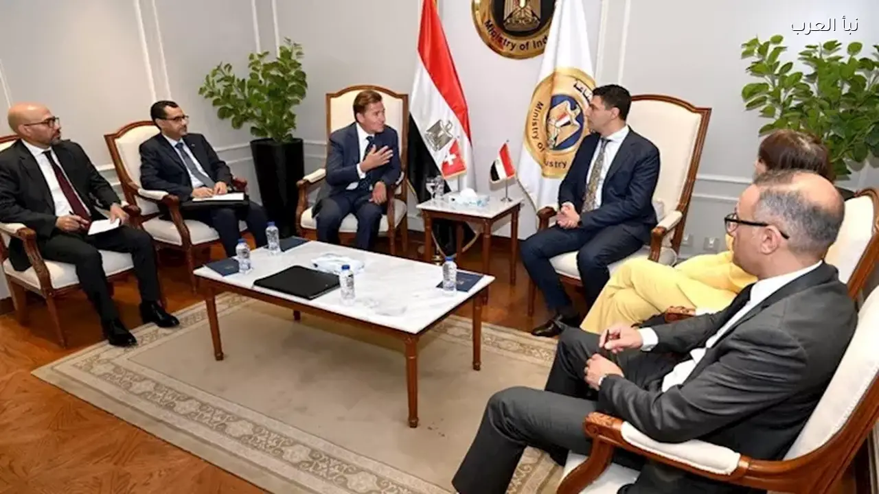 اجتماع وزير الصناعة مع شركة “ABB” لتعزيز التعاون اليوم