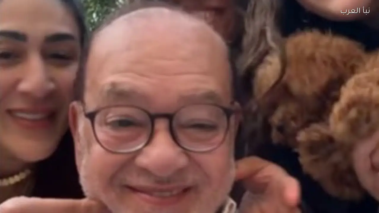 صلاح عبدالله يظهر مع ابنته وأحفاده في مناسبة عائلية جديدة