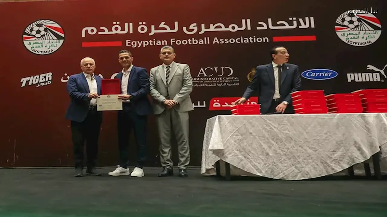 محمود وفا يواجه أزمة جديدة بعد تكريمه الدولي مع الأهلي